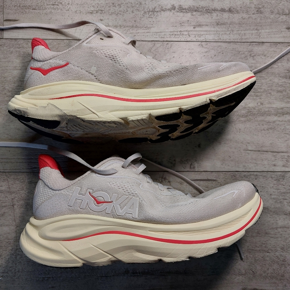 Hoka Clifton 10 Women's Running Shoes in Light Gray and Coral